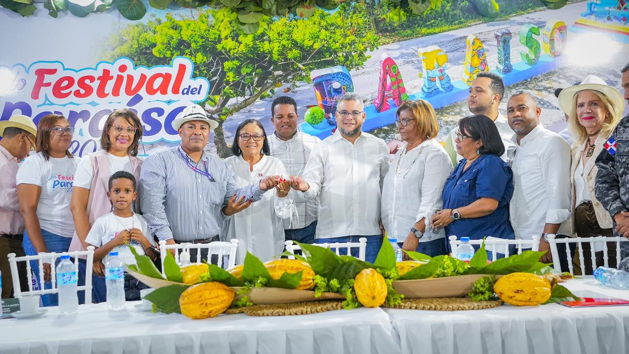 Ayuntamiento de Paraíso reconoce a Hecmilio Galván